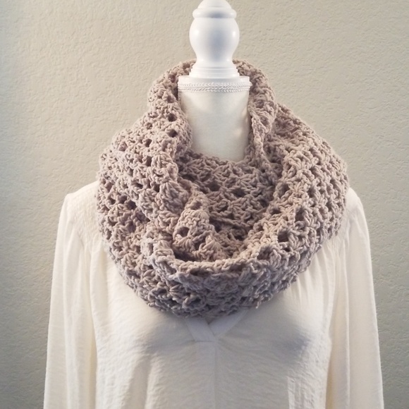Handmade gray infinity scarf - Picture 3 of 5